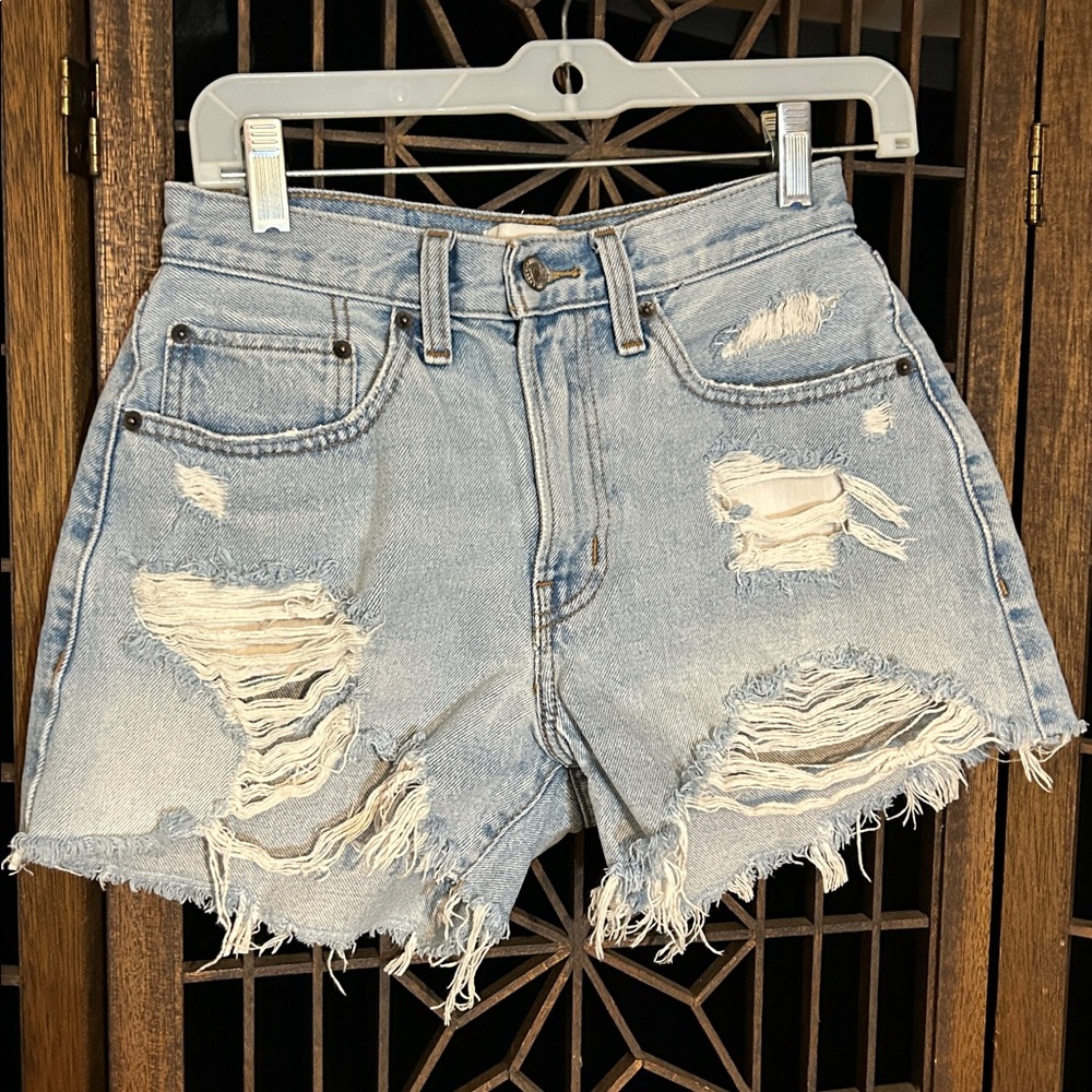 ABERCROMBIE AND FITCH MID RISE BOYFRIEND SHORT 25/0